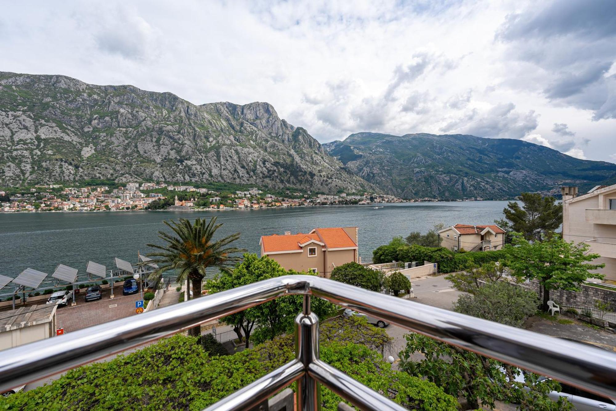 Hotel Bokeljski Dvori Kotor Exterior photo