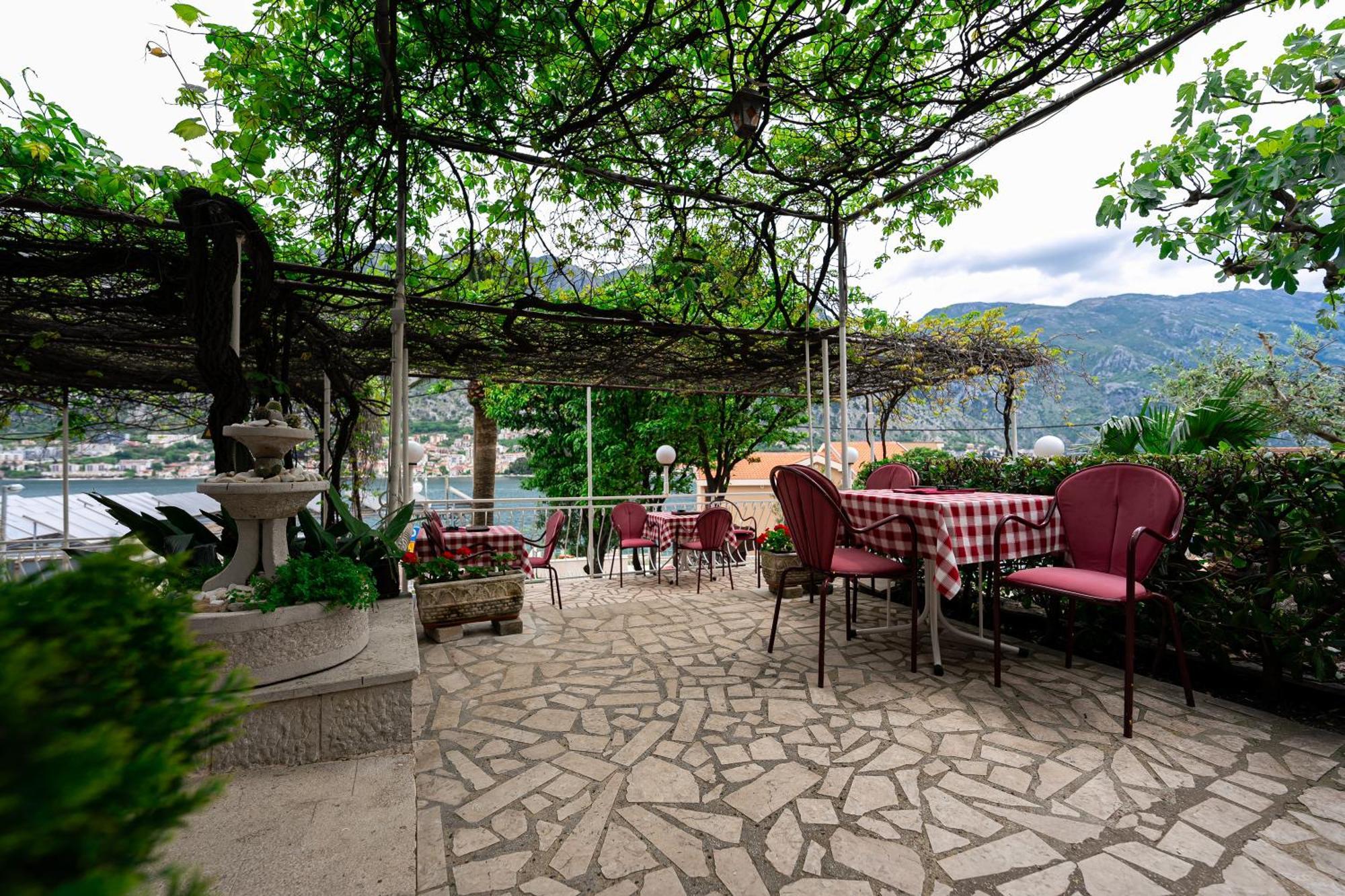 Hotel Bokeljski Dvori Kotor Exterior photo